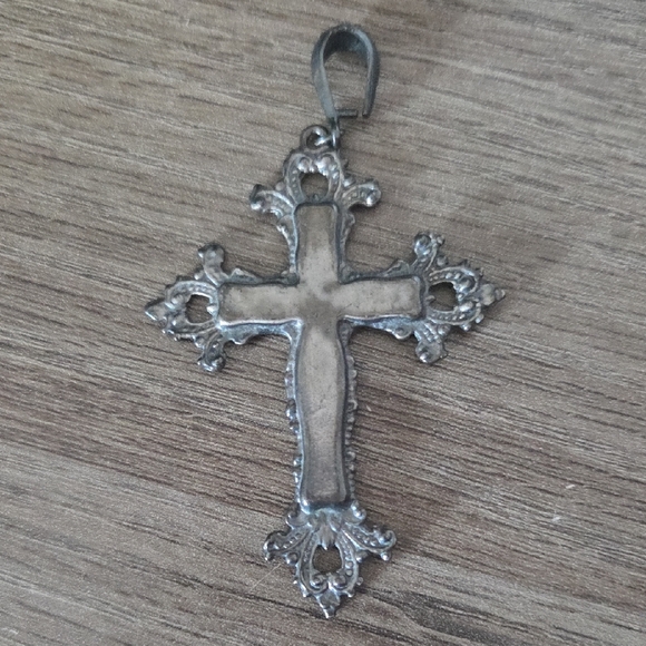 VINTAGE Elegant Silver Cross Pendant